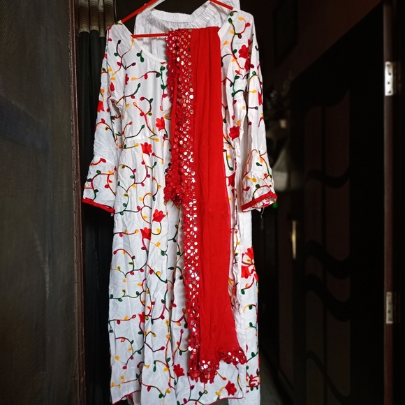 Anarkali kurta set with Palazzo and dupatta - Picture 3 of 7